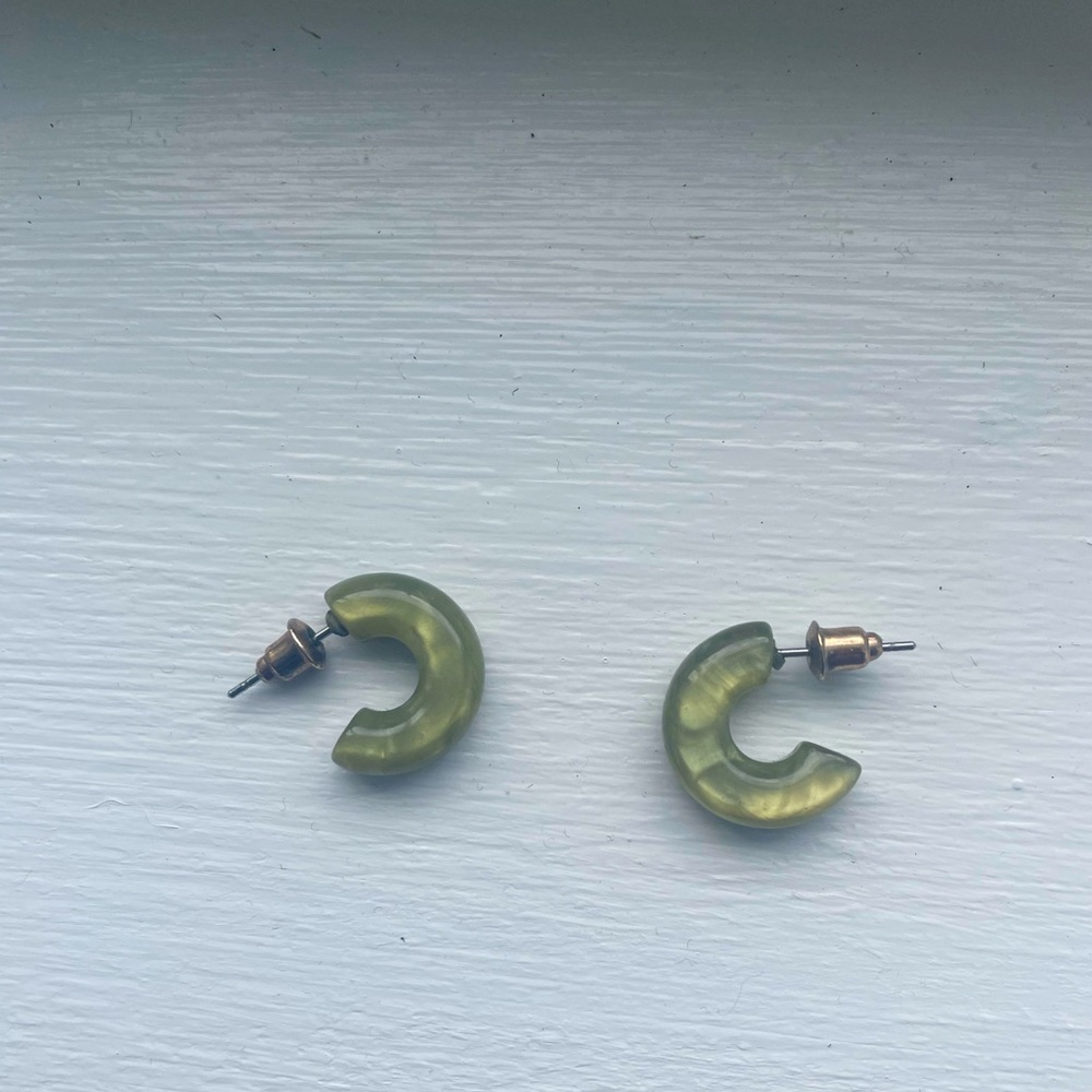 Beautiful brand new francesas gem hoops!